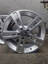 Laden Sie das Bild in den Galerie-Viewer, 4x Alufelge 18 Zoll 8.0" 5x112 60ET Glanz Silber A1644015702 Mercedes-Benz FEL8959587341ef