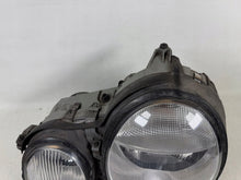 Laden Sie das Bild in den Galerie-Viewer, Frontscheinwerfer Mercedes-Benz W210 A2108203461 Links Scheinwerfer Headlight SCH3586427889gl