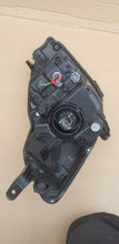 Laden Sie das Bild in den Galerie-Viewer, Frontscheinwerfer Toyota Yaris Links Scheinwerfer Headlight