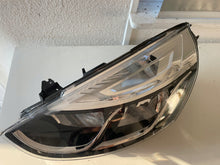 Laden Sie das Bild in den Galerie-Viewer, Frontscheinwerfer Renault Clio IV 260608367R Links Scheinwerfer Headlight