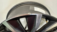 Laden Sie das Bild in den Galerie-Viewer, 1x Alufelge 19 Zoll 7.0&quot; 5x114.3 40ET Glanz Graphit 403009098 Mg Rim Wheel