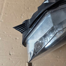Laden Sie das Bild in den Galerie-Viewer, Frontscheinwerfer Toyota Proace City 9808589980 Xenon Links Headlight SCH6746921956nb