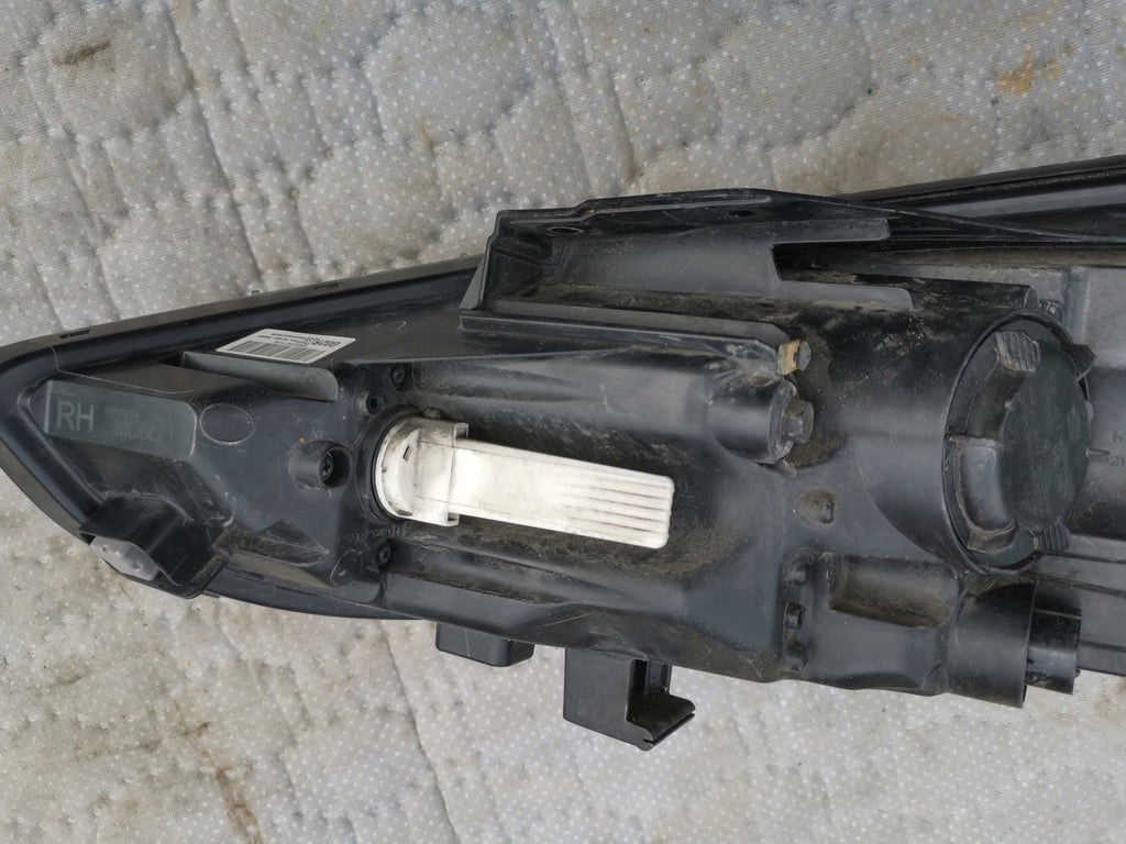 Frontscheinwerfer Hyundai I30 III 92102G4020 Rechts Scheinwerfer Headlight