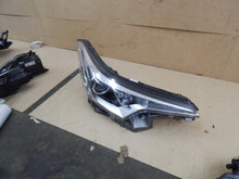 Laden Sie das Bild in den Galerie-Viewer, Frontscheinwerfer Toyota C-Hr Chr 81110-F4031-00 Rechts Scheinwerfer Headlight SCH6224297067it