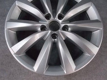 Load image into Gallery viewer, 1x Alufelge 17 Zoll 7.0&quot; 5x112 43ET Glanz Silber 5N0601025AR VW Tiguan Rim Wheel