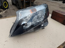 Laden Sie das Bild in den Galerie-Viewer, Frontscheinwerfer Mercedes-Benz Vito W447 A4479067700 Links Headlight SCH7853120654qx