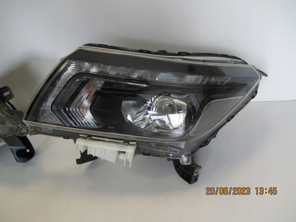 Frontscheinwerfer Nissan Navara Bi-Xenon Ein Stück (Rechts oder Links) Headlight SCH1107345046lb