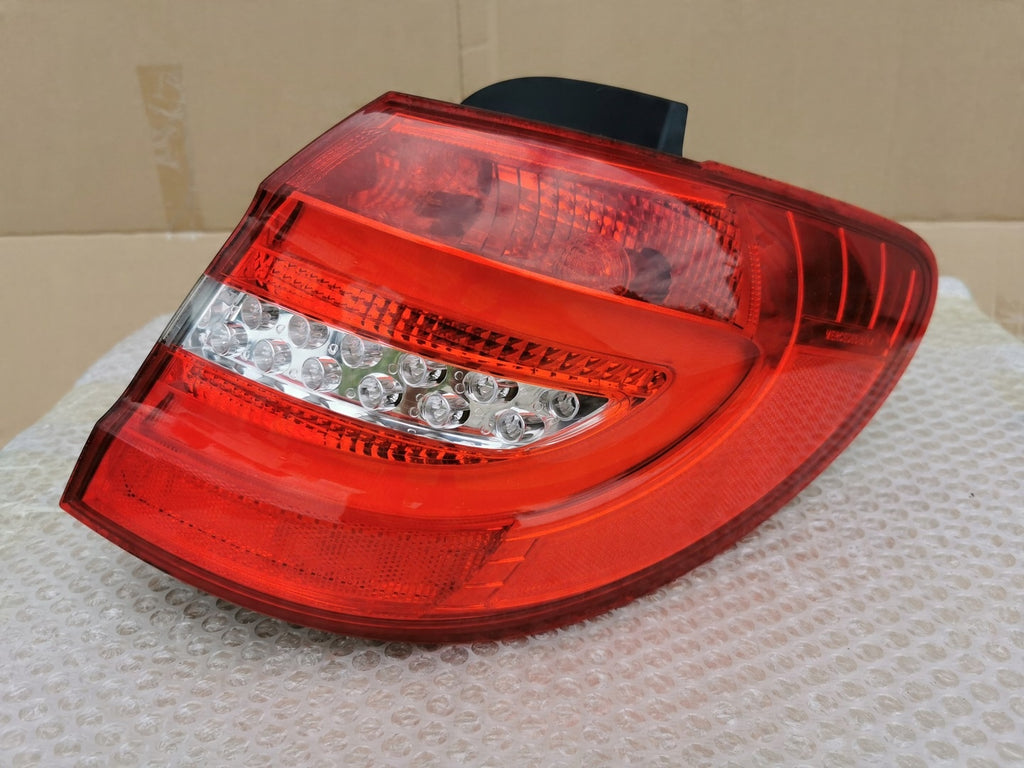 Rückleuchte Mercedes-Benz W246 A2468200664 Rechts Rearlight