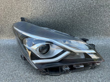 Laden Sie das Bild in den Galerie-Viewer, Frontscheinwerfer Toyota Yaris Rechts Scheinwerfer Headlight SCH6255119249fm