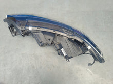 Laden Sie das Bild in den Galerie-Viewer, Frontscheinwerfer Mitsubishi Outlander I 8301D3-32 LED Rechts Headlight SCH2839363603wn