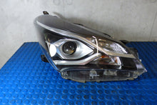 Laden Sie das Bild in den Galerie-Viewer, Frontscheinwerfer Toyota Yaris Rechts Scheinwerfer Headlight SCH5375548344cx