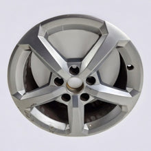 Laden Sie das Bild in den Galerie-Viewer, 1x Alufelge 16 Zoll 6.5&quot; 5x112 43ET Glanz Silber 81A601025 Audi Q2 Rim Wheel