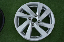 Load image into Gallery viewer, 1x Alufelge 15 Zoll 5.5" 4x100 41ET Glanz Silber 1SL601025A Seat Rim Wheel FEL5482342109ej