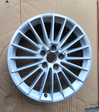 Laden Sie das Bild in den Galerie-Viewer, 1x Alufelge 17 Zoll 8.0" 5x112 46ET Glanz Silber 8Y0601025B Audi A3 Rim Wheel FEL6918635775bq
