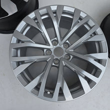 Load image into Gallery viewer, 1x Alufelge 18 Zoll 8.0" 5x112 25ET Glanz Schwarz 760601025A VW Touareg FEL7325848494oc