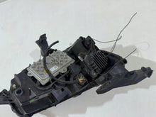 Laden Sie das Bild in den Galerie-Viewer, Frontscheinwerfer Peugeot 2008 II 9823194180 LED Ein Stück (Rechts oder Links)