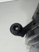 Load image into Gallery viewer, Frontscheinwerfer Skoda Octavia III 5E1941015B Xenon Links Headlight SCH7038007530bg