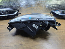 Laden Sie das Bild in den Galerie-Viewer, Frontscheinwerfer Opel E Combo 9816825980 Rechts Scheinwerfer Headlight SCH9352255272ty
