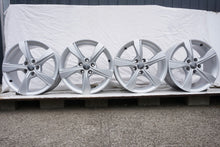 Laden Sie das Bild in den Galerie-Viewer, 4x Alufelge 17 Zoll 7.5" 5x112 38ET Glanz Silber 8W0601025EH Audi B9 Rim Wheel FEL4852834471yy