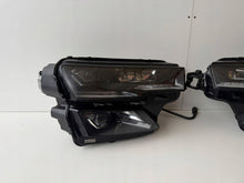 Load image into Gallery viewer, Frontscheinwerfer Skoda Karoq 57B941035 57B941036B Ein Satz Headlight SCH5891654875tb