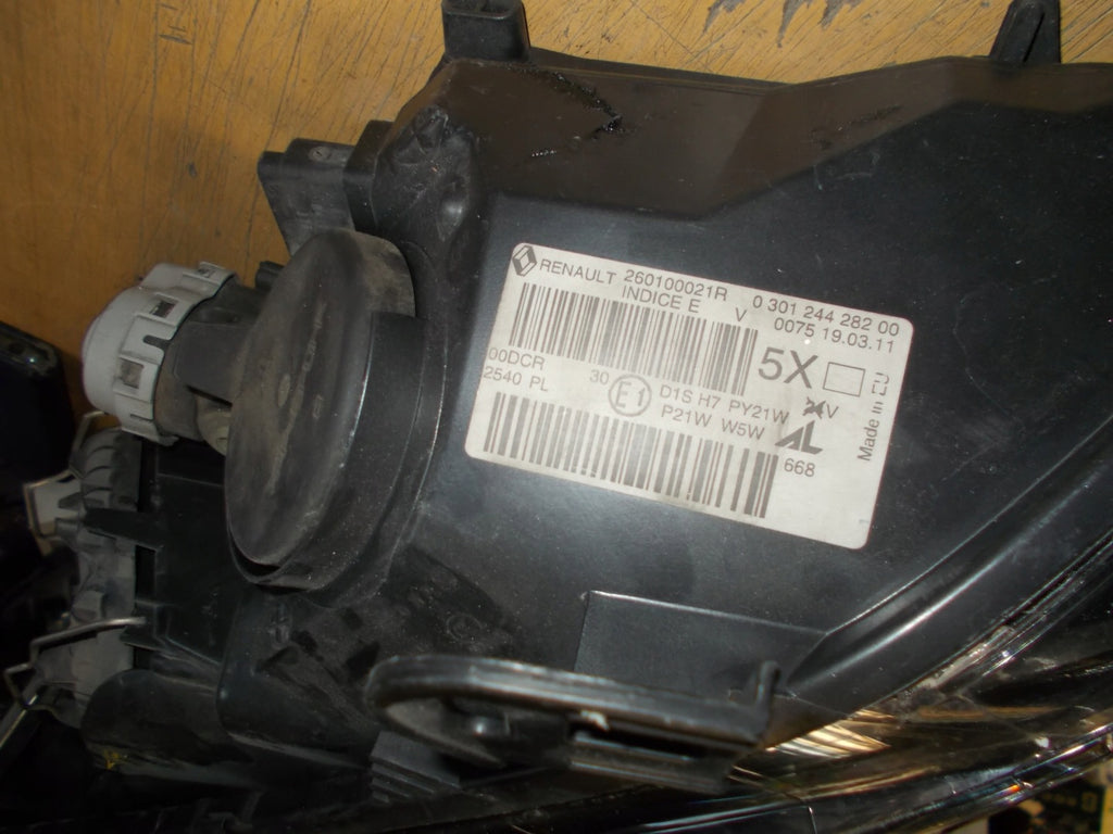 Frontscheinwerfer Renault Megane III 260100021R Xenon Rechts Headlight SCH7838052539az