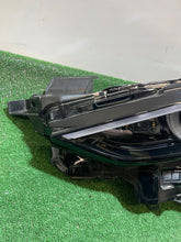 Laden Sie das Bild in den Galerie-Viewer, Frontscheinwerfer Mazda 3 I BHRB-67890 LED Links Scheinwerfer Headlight SCH7989018650yo