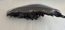 Laden Sie das Bild in den Galerie-Viewer, Frontscheinwerfer Toyota Yaris Rechts Scheinwerfer Headlight SCH3547868010cr