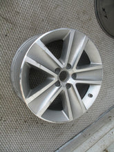 Load image into Gallery viewer, 1x Alufelge 18 Zoll 8.0" 5x112 44ET Glanz Silber 3C0601025AP VW Passat Rim Wheel FEL1131778182ll