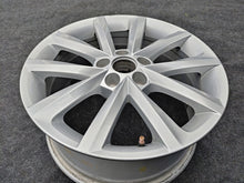 Load image into Gallery viewer, 1x Alufelge 16 Zoll 7.0" 5x100 46ET Glanz Silber 5JA601025AE Skoda Rapid FEL1591729078em