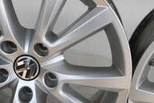 Laden Sie das Bild in den Galerie-Viewer, 1x Alufelge 18 Zoll 8.0&quot; 5x130 7P6601025C VW Touareg Rim Wheel