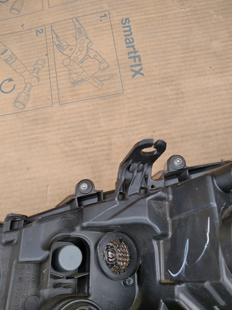 Frontscheinwerfer Toyota Corolla 81110-02S70 LED Ein Stück (Rechts oder Links)