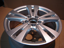 Laden Sie das Bild in den Galerie-Viewer, 1x Alufelge 17 Zoll 7.5" 5x112 52ET Glanz Silber A2464011400 Mercedes-Benz Cla FEL7979938748ve