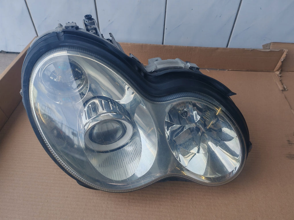 Frontscheinwerfer Mercedes-Benz W203 2038203861 Rechts Scheinwerfer Headlight SCH8954244666zb