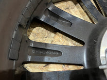 Laden Sie das Bild in den Galerie-Viewer, 1x Alufelge 17 Zoll 7.0&quot; 4x100 54ET Glanz Grau 52910-Q0500 Hyundai I Mg