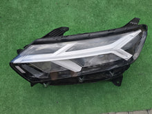 Laden Sie das Bild in den Galerie-Viewer, Frontscheinwerfer Dacia Sandero III 200002561R LED Links Scheinwerfer Headlight