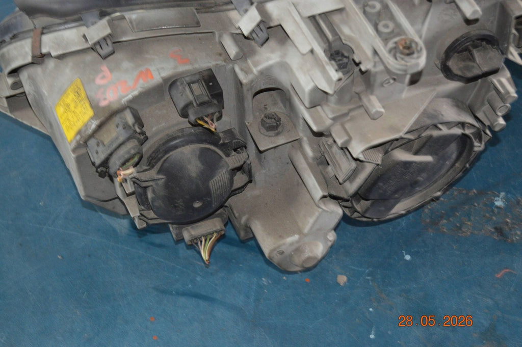 Frontscheinwerfer Mercedes-Benz W203 A2038203861 0301166176 Rechts Headlight SCH5952419730qn