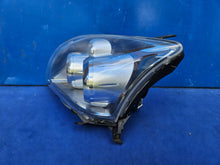 Laden Sie das Bild in den Galerie-Viewer, Frontscheinwerfer Toyota Avensis Xenon Links Scheinwerfer Headlight SCH3427765185he