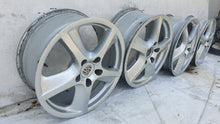 Laden Sie das Bild in den Galerie-Viewer, 4x Alufelge 18 Zoll 8.0&quot; 5x130 8JX18H2 Porsche Rim Wheel