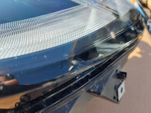 Laden Sie das Bild in den Galerie-Viewer, Frontscheinwerfer Renault 260609504R Links Scheinwerfer Headlight SCH9836311482wk