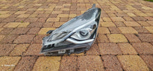Load image into Gallery viewer, Frontscheinwerfer Toyota Yaris Links Scheinwerfer Headlight SCH6314040138vr