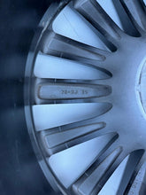 Laden Sie das Bild in den Galerie-Viewer, 1x Alufelge 20 Zoll 8.0" 5x114.3 35ET Glanz Toyota Rim Wheel FEL5220417885ds