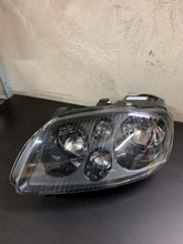 Laden Sie das Bild in den Galerie-Viewer, Frontscheinwerfer VW Touran Caddy I Links Scheinwerfer Headlight SCH6380839814bg