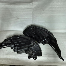 Load image into Gallery viewer, Frontscheinwerfer Kia Stonic LED Ein Satz Scheinwerfer Headlight SCH5944108547tp