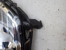 Laden Sie das Bild in den Galerie-Viewer, Frontscheinwerfer Renault Scenic 260606727R Ein Stück (Rechts oder Links) SCH2593775416qm