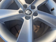 Load image into Gallery viewer, 1x Alufelge 16 Zoll 7.0&quot; 5x100 43ET Glanz Silber 6J0601025 Seat Ibiza Rim Wheel