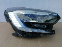 Load image into Gallery viewer, Frontscheinwerfer Renault Captur II 260104095R Full LED Rechts Headlight SCH7439880315al