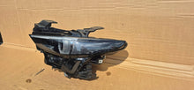 Laden Sie das Bild in den Galerie-Viewer, Frontscheinwerfer Mazda 3 Bp BCJH-51040 Links Scheinwerfer Headlight SCH4524698930uz