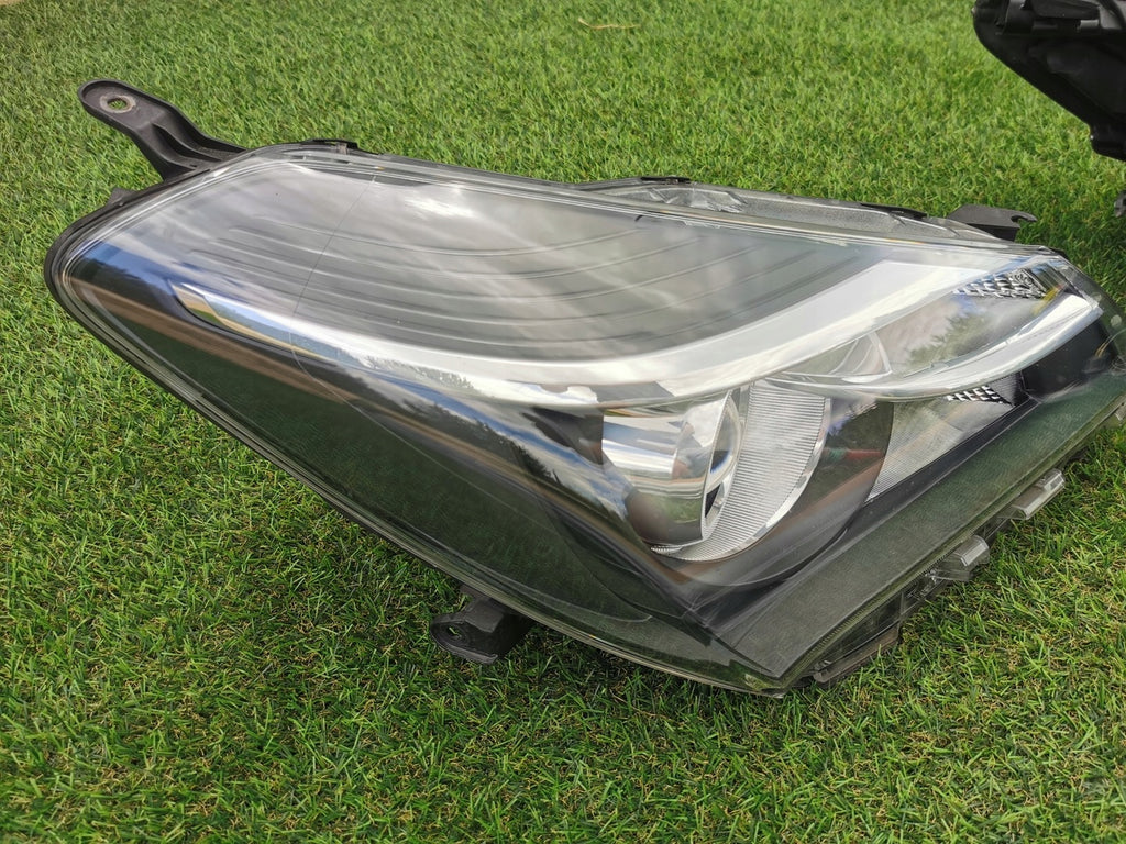 Frontscheinwerfer Toyota Yaris Ein Stück (Rechts oder Links) Headlight SCH8172574773ky