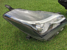Load image into Gallery viewer, Frontscheinwerfer Toyota Yaris Ein Stück (Rechts oder Links) Headlight SCH8172574773ky