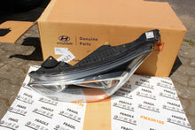 Laden Sie das Bild in den Galerie-Viewer, Frontscheinwerfer Hyundai I10 92101B9000 Links Scheinwerfer Headlight SCH4724947272in